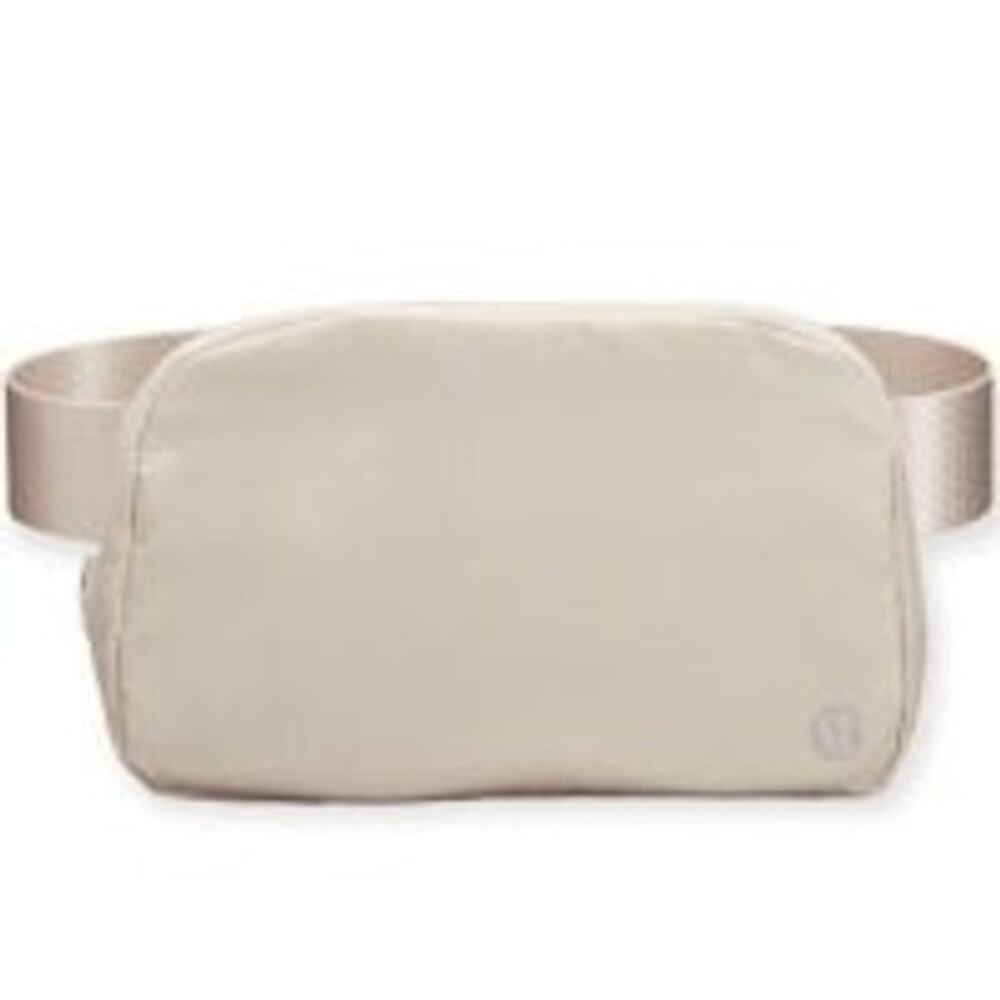 Lululemon Everywhere Belt Bag New with Tags - White